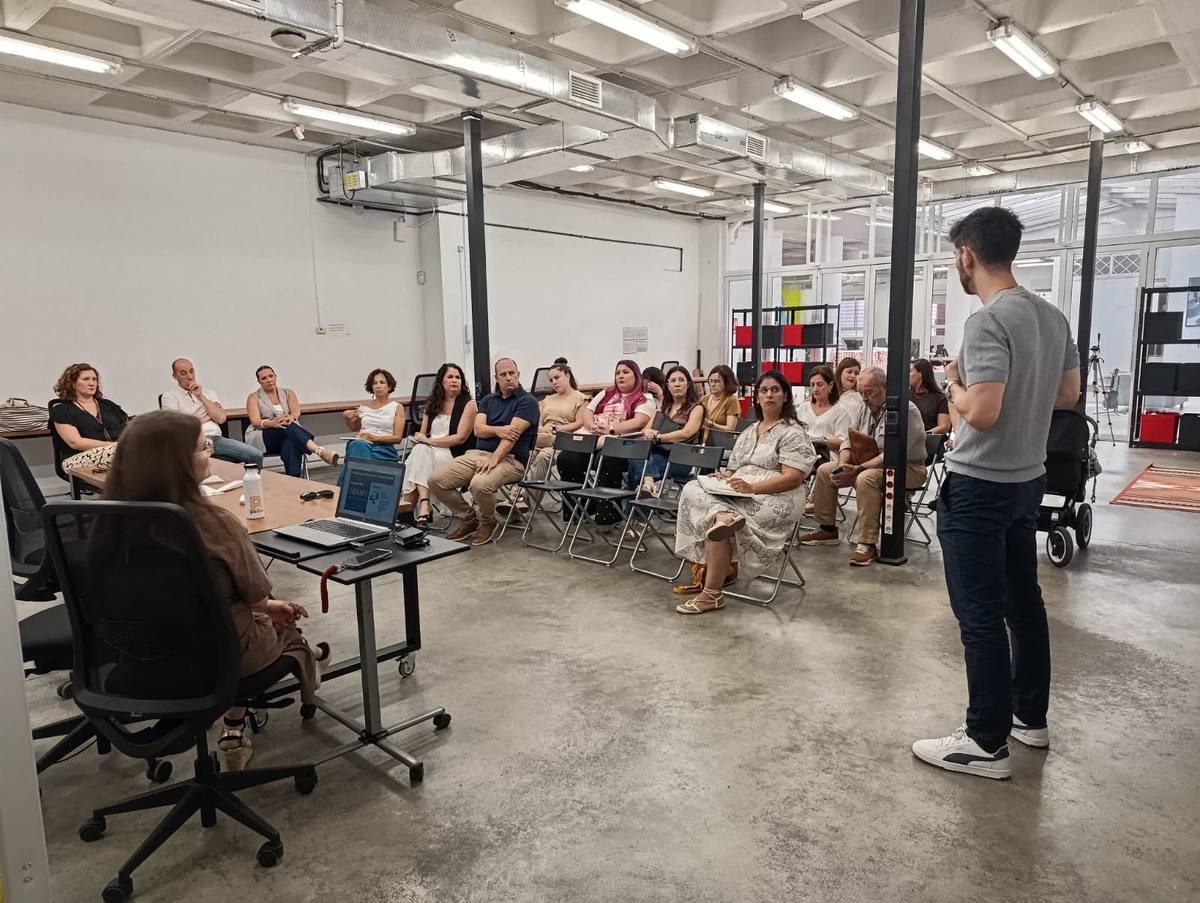 Titulares de centros infantiles asistiendo al 1er Encuentro Savia Nueva en Sevilla